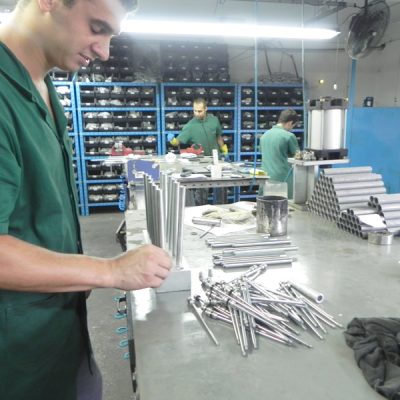 Locatti - Soluções em Mola Gás